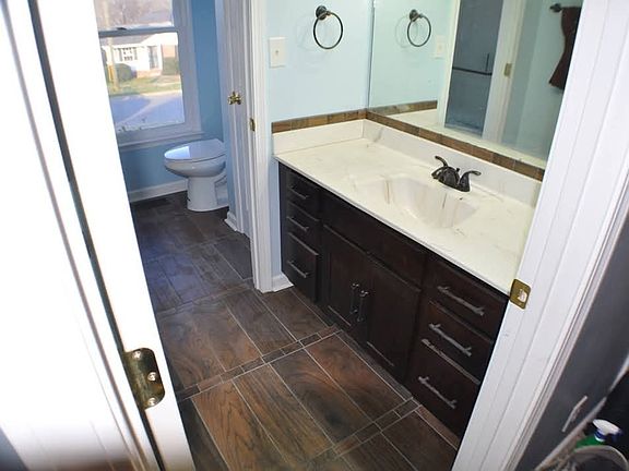 4th image of 1712 Thistlewood Dr