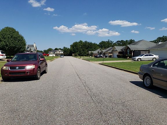5th image of 210 Camellia Ave