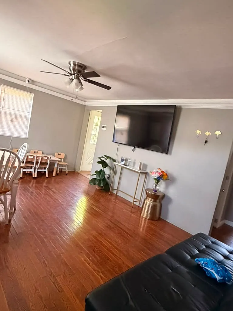 3 bed, 1075 sqft, $2,000 — Photo 3