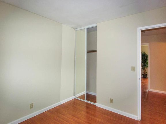 3rd image of 2932 Lambeth Ct