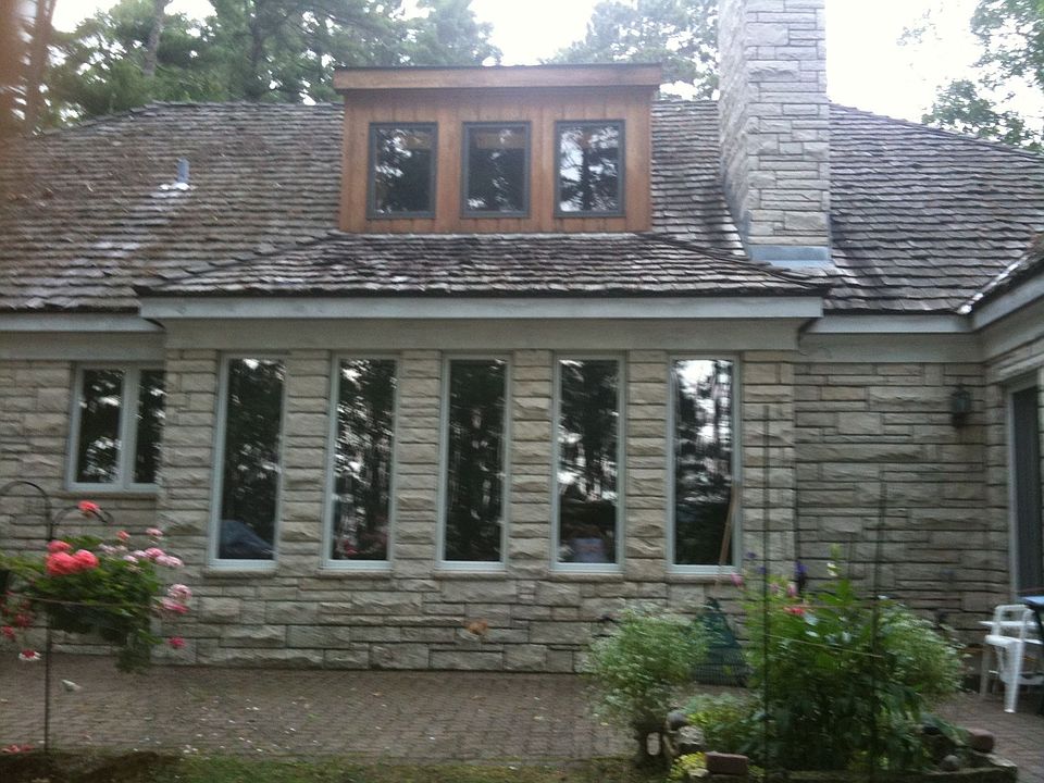 lake-faceing side of home