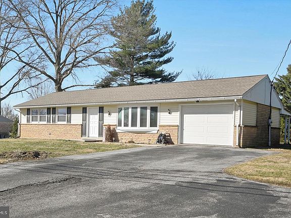 2nd image of 533 Hilltop Rd