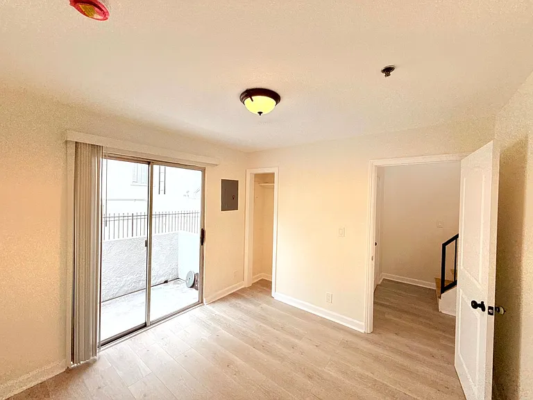432 N Kingsley Dr. — Photo 9