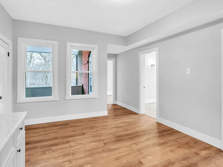 863 Chicopee St #3R — Photo 4