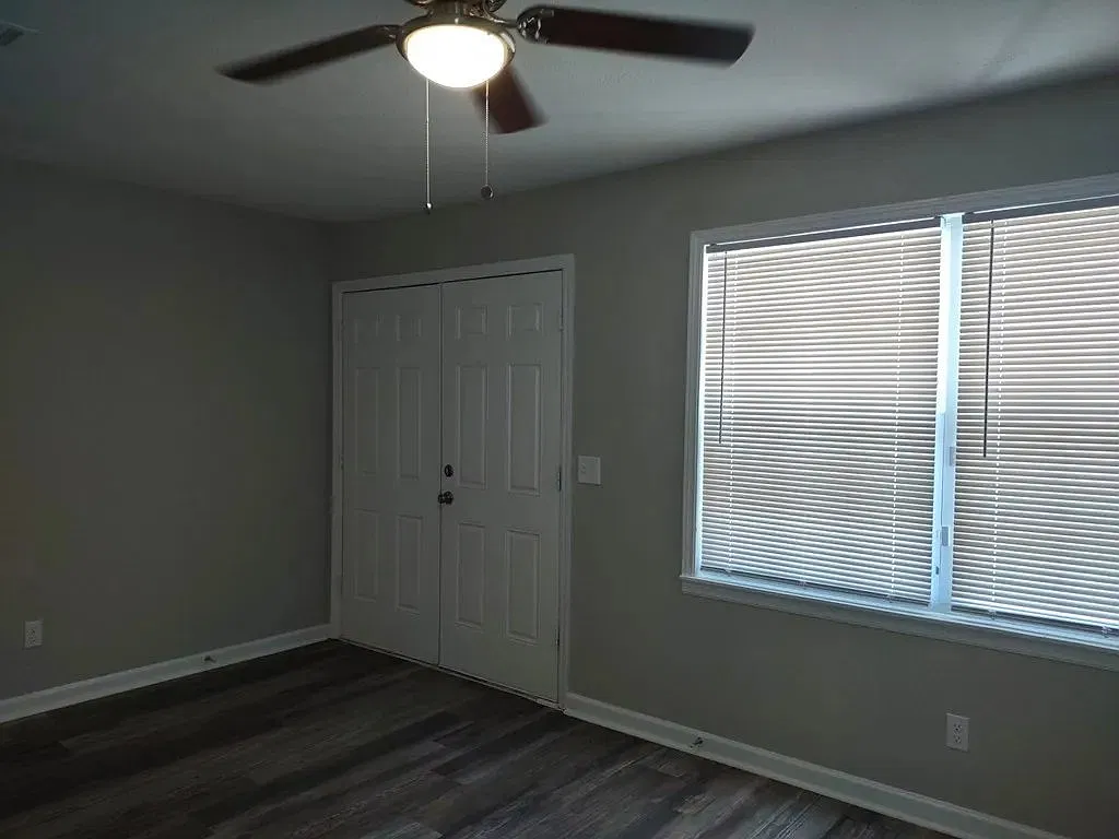 3 bed, 2.0 bath, 984 sqft, $1,335 — Photo 3