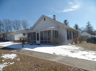 255 E Mechanic St, Bloomfield, IN 47424