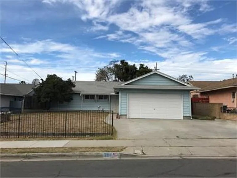 2111 Melrose St — Photo 2
