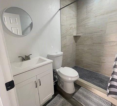 NIce brand new bathroom to be shared with only one other mate.