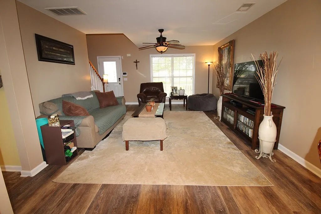 3 bed, 2.5 bath, 1594 sqft, $1,675 — Photo 4