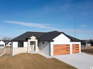 8700 Honeybee Ln, Lincoln, NE 68526