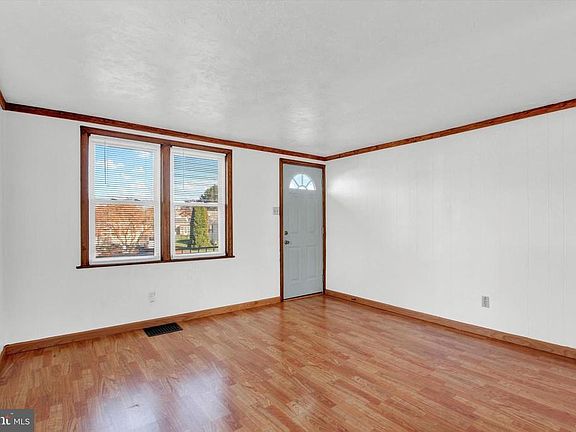 5th image of 305 Wirt Ave