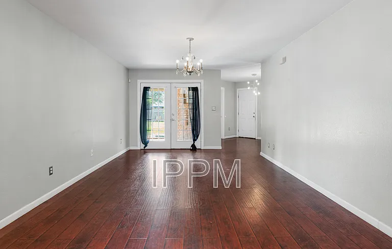5233 Clearview Dr — Photo 2