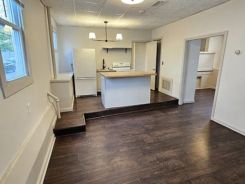 281 Knight St #1R Photo 1
