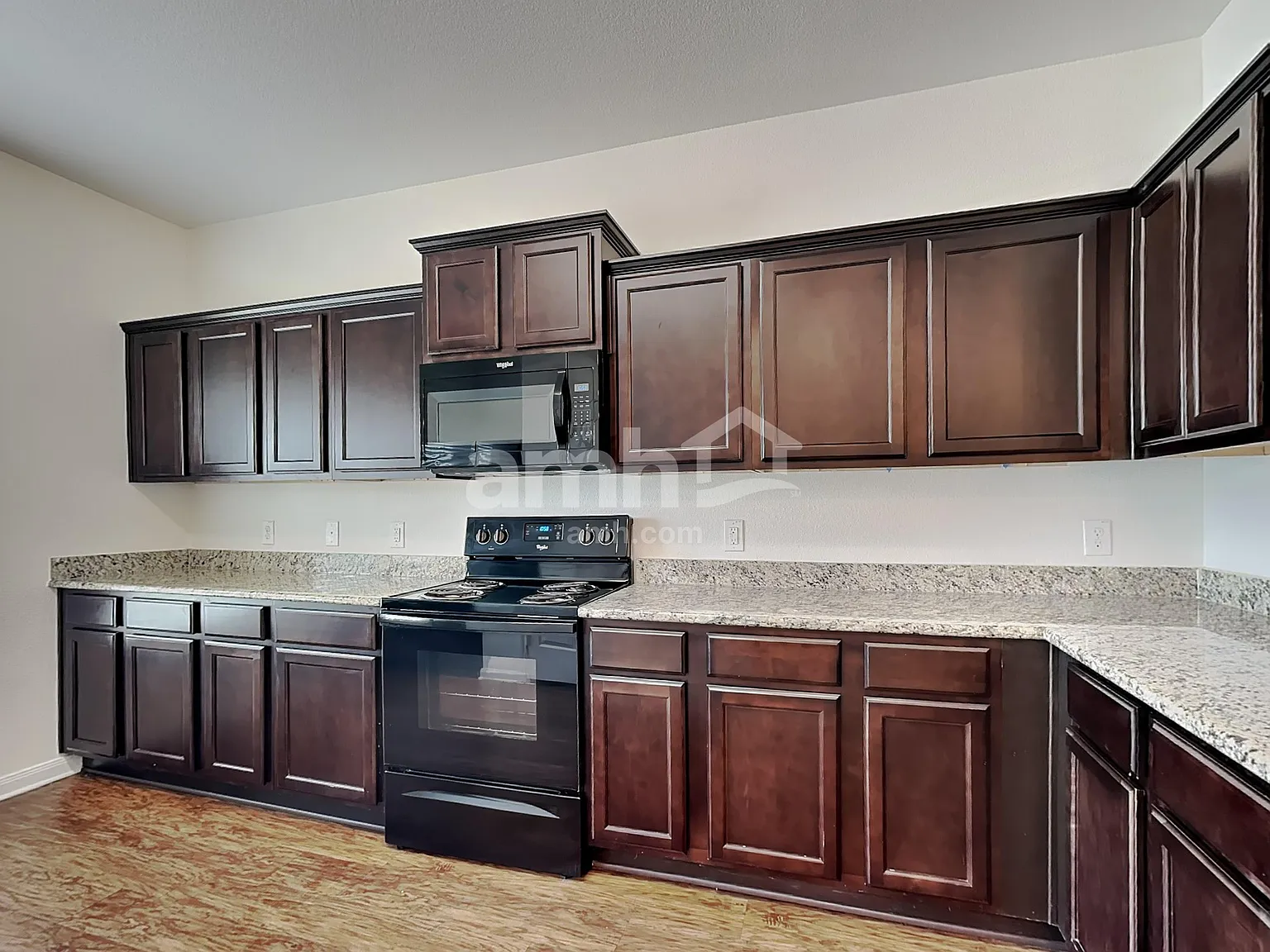5 bed, 2.5 bath, 2996 sqft, $2,595 — Photo 3