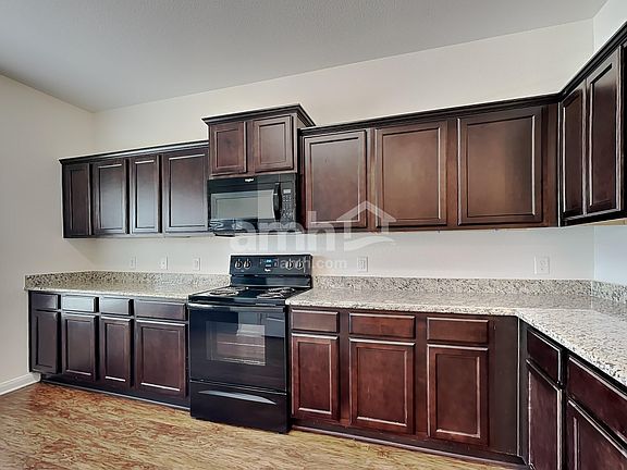 3rd image of 920 Summer Stream Rd