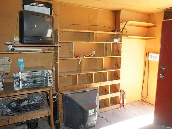 5th image of 388 Radio Hill Rd