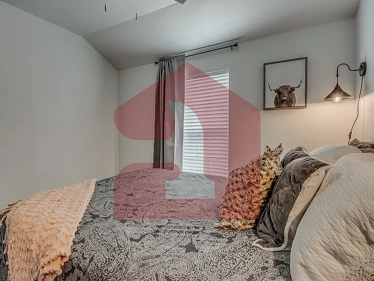 208 E Mosier St — Photo 46