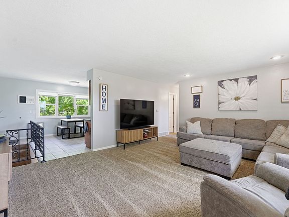 2nd image of 418 W 44th St