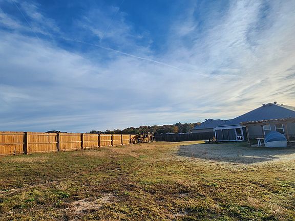 3rd image of 2412 Windy Ln