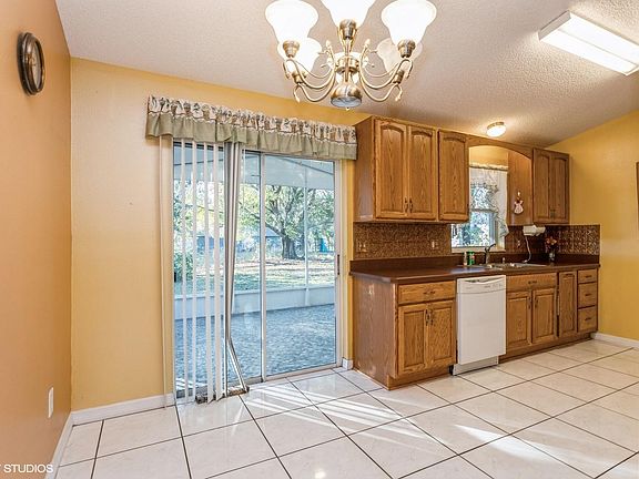 4th image of 8 Lake Jackson Ct