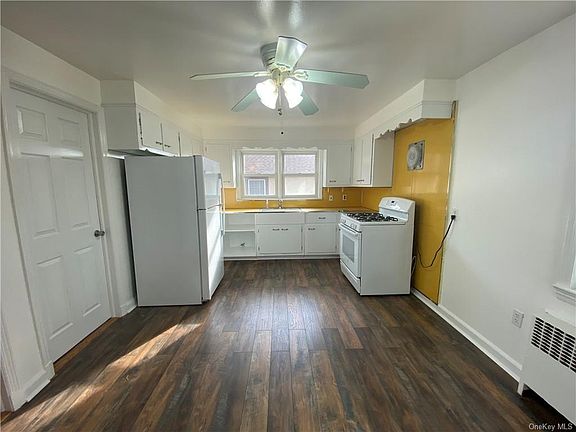 3rd image of 136 Fairview Ave Floor 2