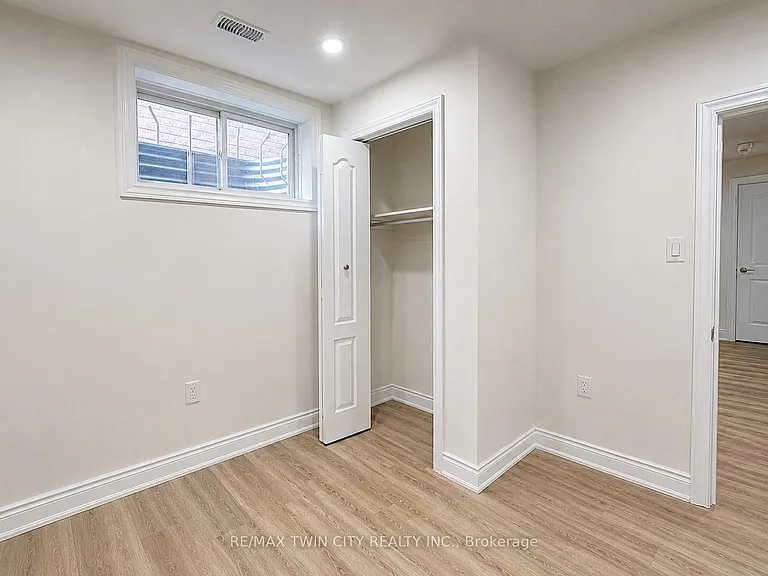 423 Tealby Cres #BASEMENT — Photo 9