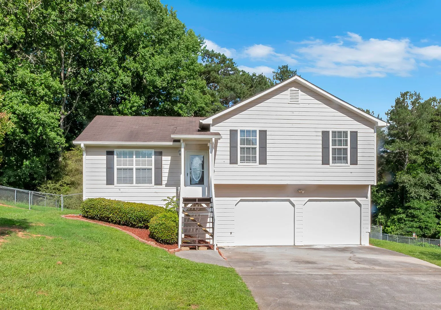 Lovely 3 Bed Room With 2 Baths, Gated Home — Photo 1