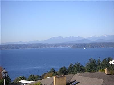 Amazing Sound & Mountain views on sunny days!