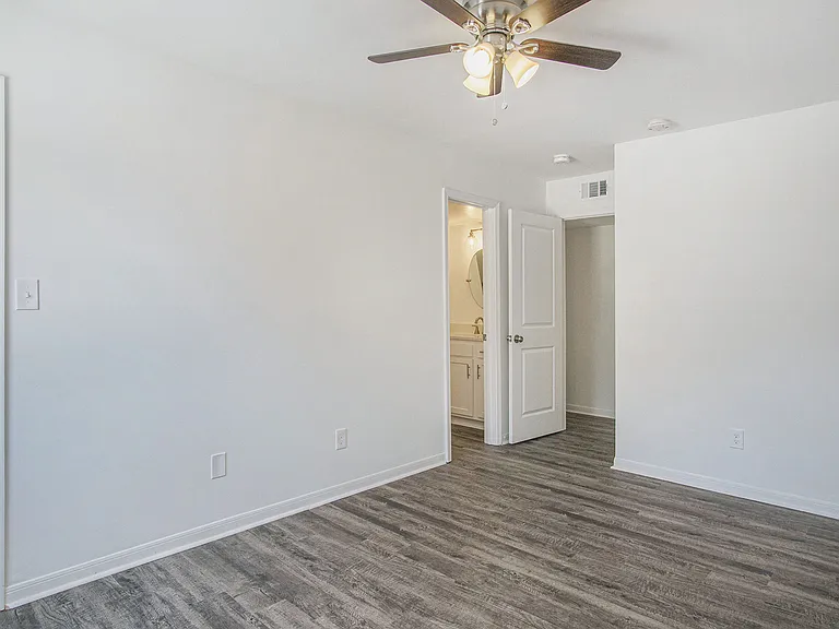 Greendale Apartments — Photo 28