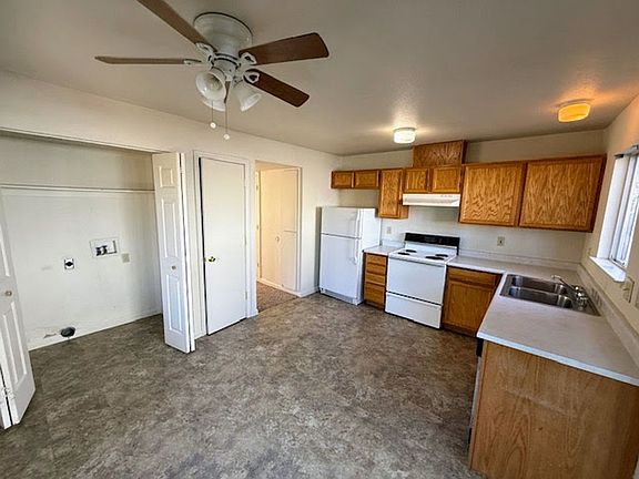 3rd image of 3913 Pheasant Dr #1
