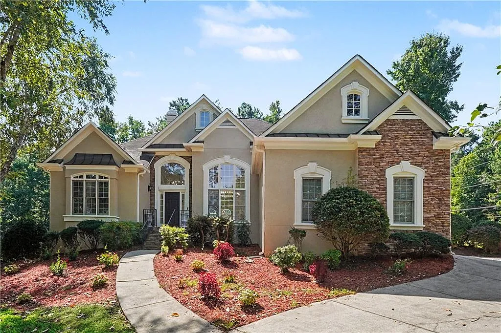 4 bed, 3.5 bath, 2434 sqft, $2,900 — Photo 2