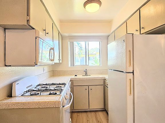 5th image of 1231 25th St APT 14