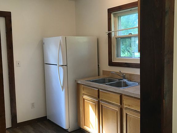 5th image of 413 Parker St