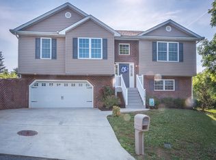 1121 Stone Dr, Kingsport, TN 37660