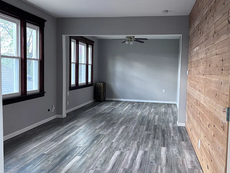 210 Franklin St #2 — Photo 6