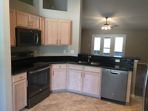 5th image of 12747 Avalon Cove Dr N