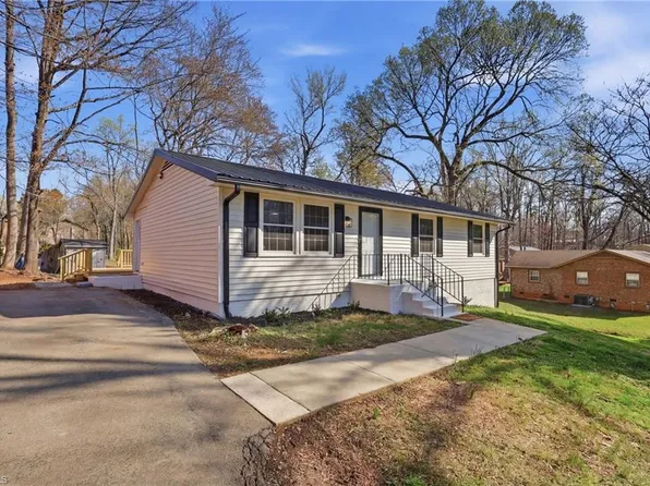 2305 Wilcox Dr, Greensboro, NC 27405