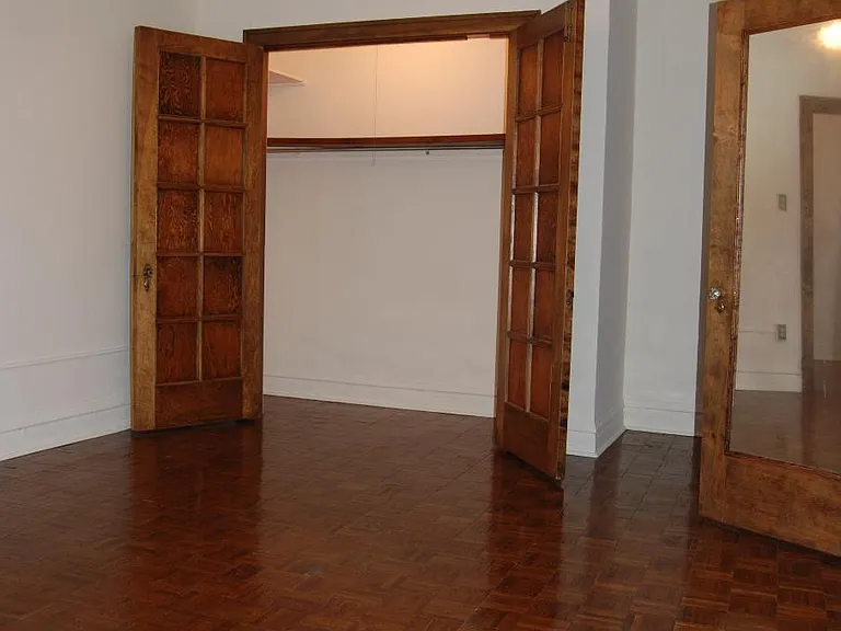 553 West Oakdale Avenue — Photo 6