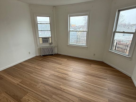 2nd image of 96 Crescent Pl Floor 2