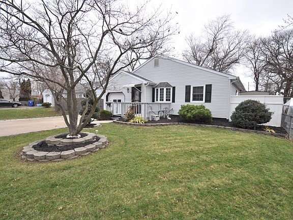 4th image of 34 Dakota Ave