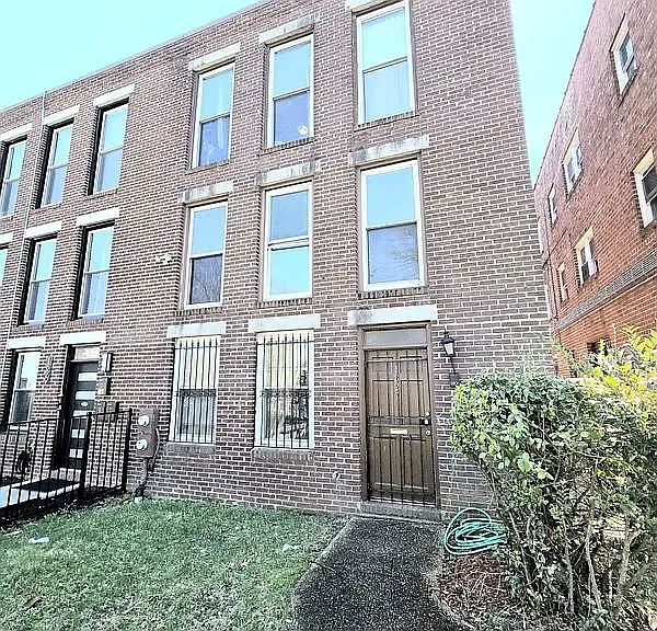 1827 E Capitol St SE #A — Photo 3