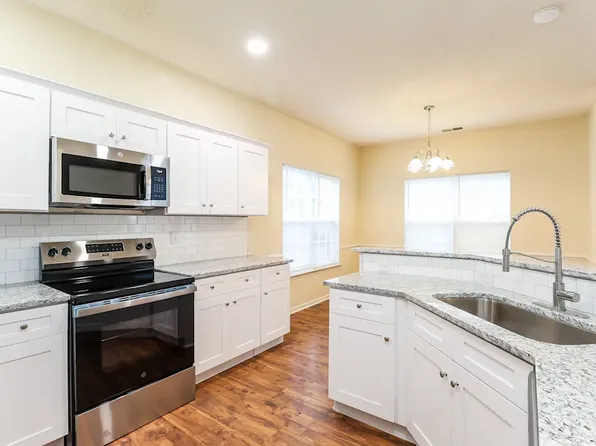 140 Sweetmartha Dr, Mooresville, NC 28115