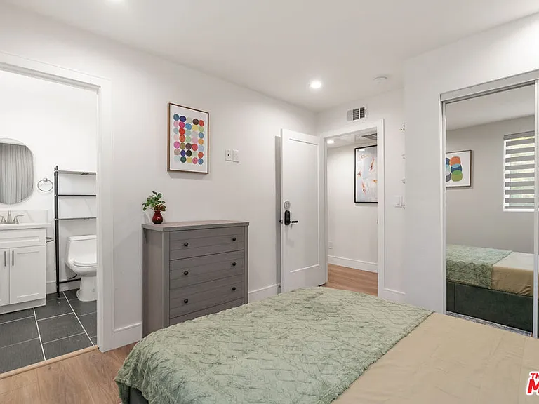 1341 N Mariposa Ave — Photo 55
