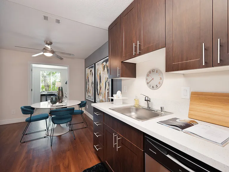 Beringer Kitchen & Dining Area