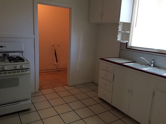 4th image of 320 4th St APT C