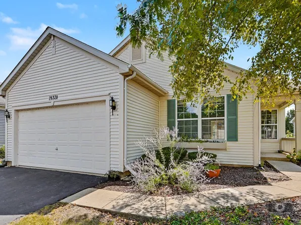 21331 Windsor Lake Ln, Crest Hill, IL 60403