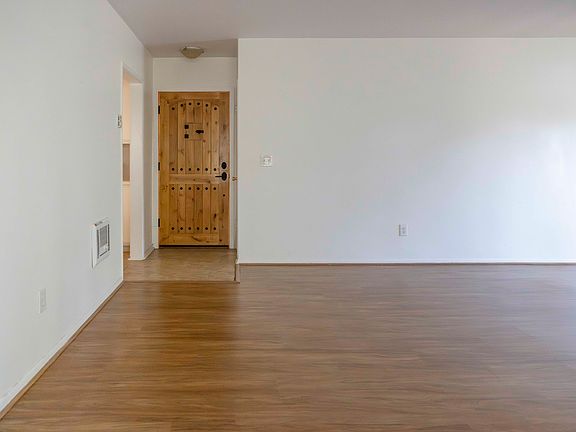2nd image of 325 Windward Ave