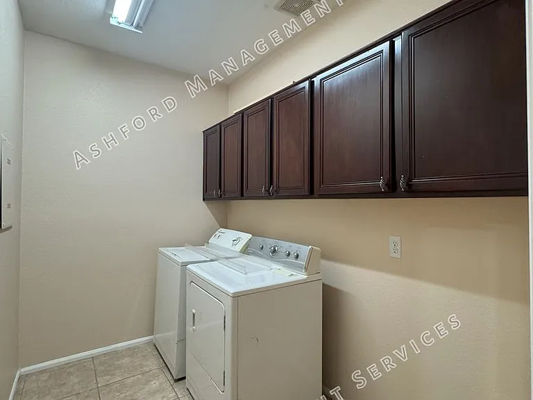 8303 S 47th Ln — Photo 11