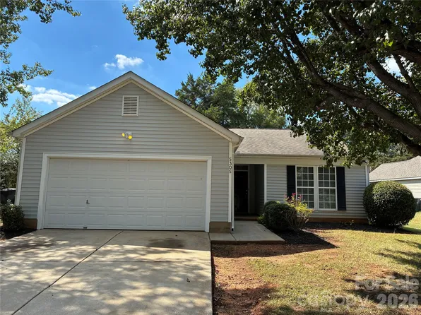 5305 Starflower Dr, Charlotte, NC 28215