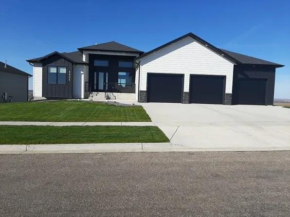 4608 Elk Ridge Dr, Bismarck, ND 58503